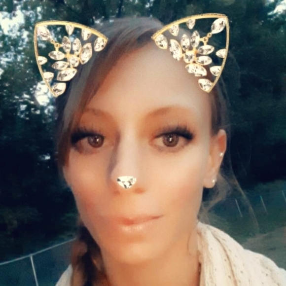 Meet your Posher, Danielle - Picture 1 of 1